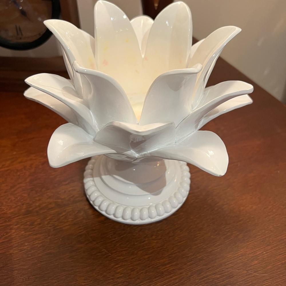 Torre & Tagas Elegant White Lotus Flower centerpiece Candle Holder